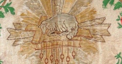 Symbol Chrystusa na dawnym ornacie parafii Łukowa