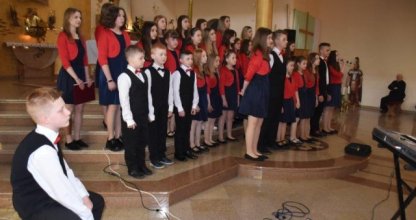 Chóry z GOK śpiewem wypraszały miłosierdzie dla Polski i świata 